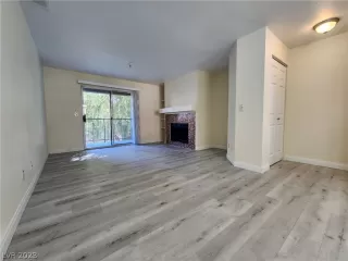 Photo #1: 2472038 Listing 