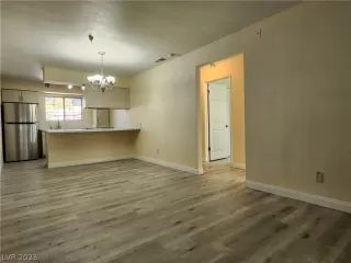 Photo #2: 2472038 Listing 