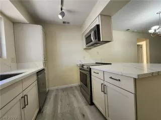 Photo #4: 2472038 Listing 