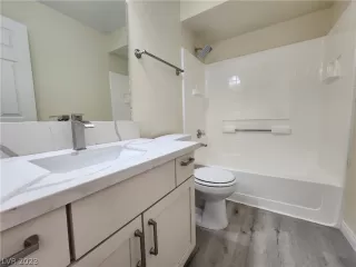 Photo #6: 2472038 Listing 