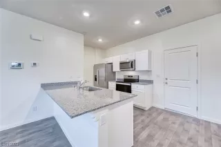 Photo #3: 2472041 Listing 