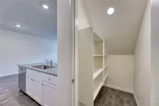 Photo #5: 2472041 Listing 