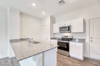 Photo #5: 2472043 Listing 