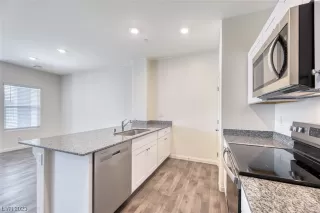 Photo #6: 2472043 Listing 