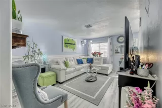 Photo #4: 2472050 Listing