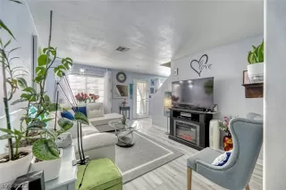 Photo #5: 2472050 Listing