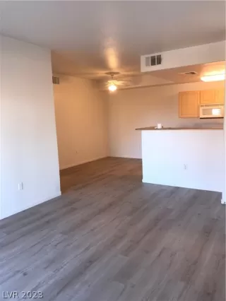 Photo #1: 2472129 Listing