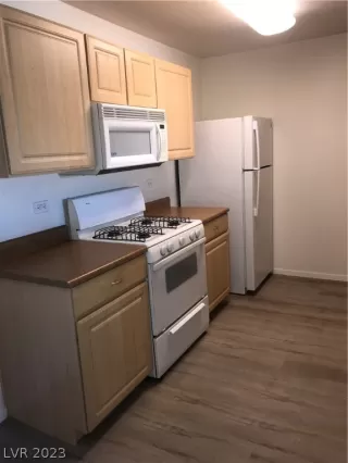 Photo #2: 2472129 Listing