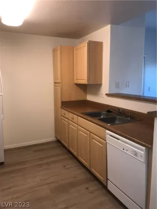 Photo #3: 2472129 Listing