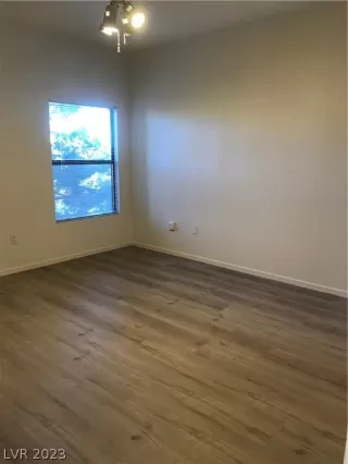 Photo #5: 2472129 Listing