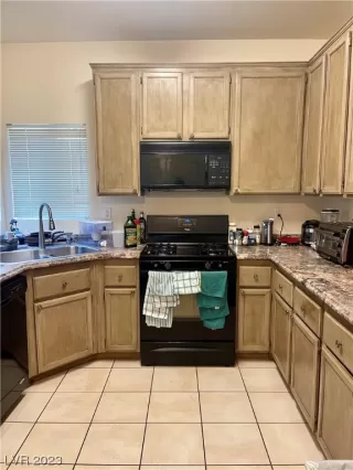 Photo #4: 2472160 Listing