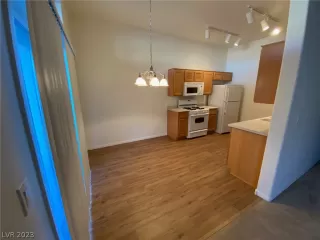 Photo #3: 2472161 Listing 