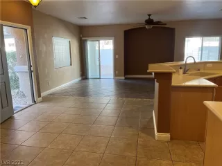 Photo #1: 2472167 Listing 