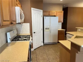 Photo #4: 2472167 Listing 