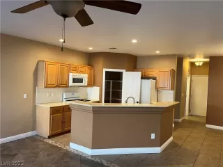 Photo #5: 2472167 Listing 