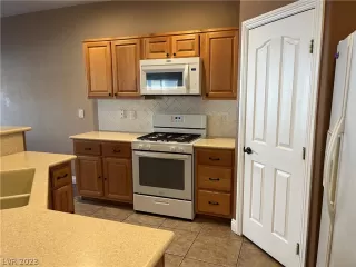 Photo #6: 2472167 Listing 