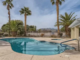 Photo #2: 2472190 Listing 