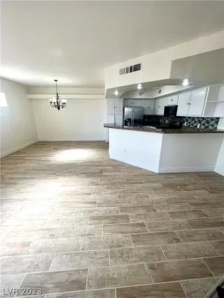 Photo #4: 2472229 Listing 