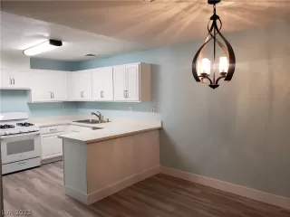 Photo #3: 2472232 Listing