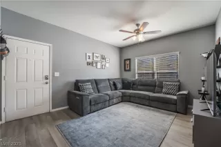 Photo #5: 2472258 Listing 