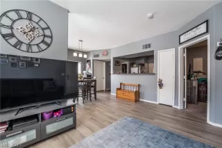 Photo #6: 2472258 Listing 