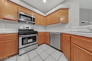 Photo #5: 2472259 Listing 