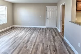 Photo #3: 2472286 Listing