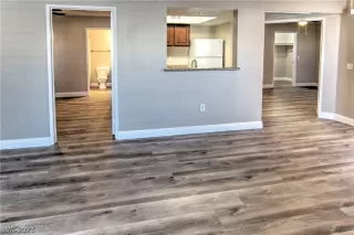 Photo #4: 2472286 Listing