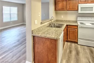 Photo #5: 2472286 Listing