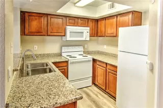 Photo #6: 2472286 Listing