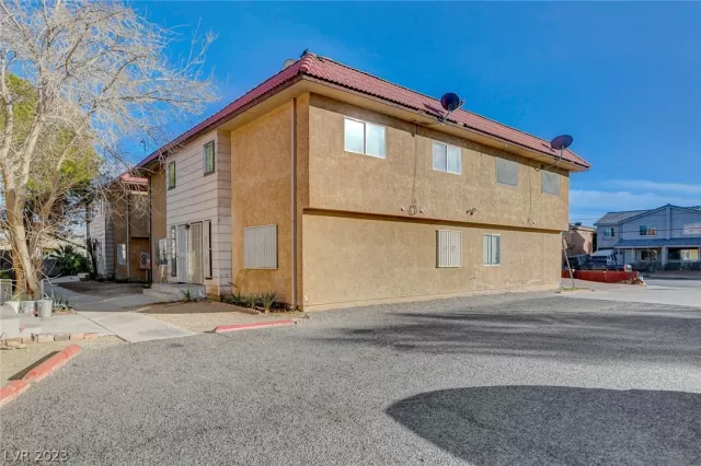 MLS: 2472400 Condo For Sale