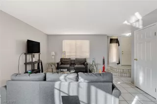 Photo #3: 2472400 Listing