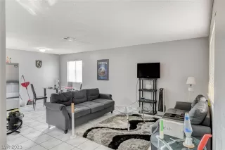 Photo #4: 2472400 Listing