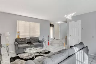 Photo #5: 2472400 Listing