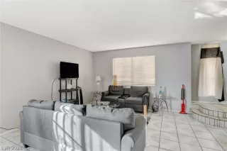 Photo #6: 2472400 Listing