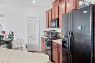 Photo #2: 2472437 Listing