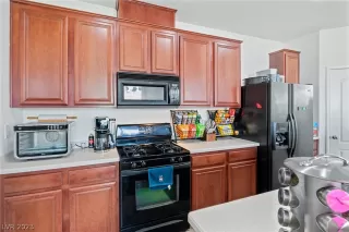 Photo #3: 2472437 Listing