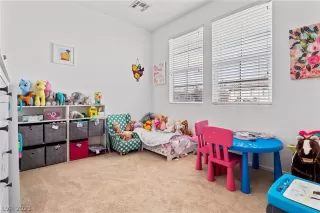 Photo #4: 2472437 Listing