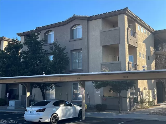 MLS: 2472443 Condo For Sale