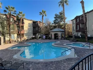 Photo #1: 2472443 Listing 