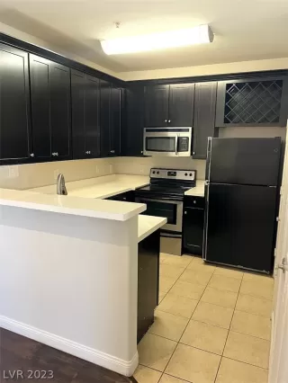 Photo #4: 2472443 Listing 