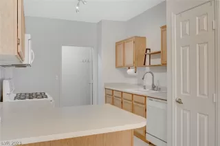 Photo #6: 2472447 Listing