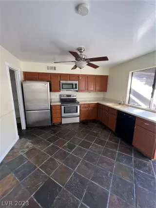 Photo #5: 2472466 Listing 