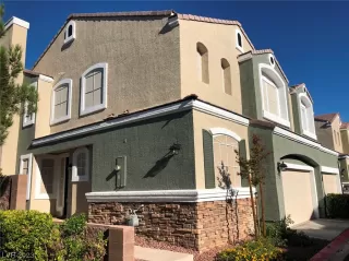 Photo #1: 2472492 Listing 