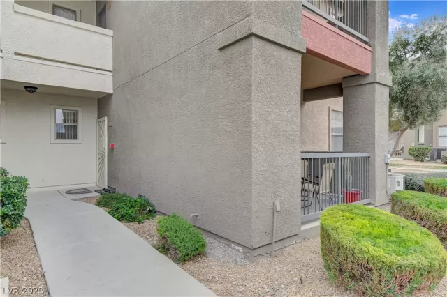 MLS: 2472524 Condo For Sale