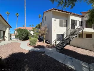 Photo #1: 2472527 Listing 