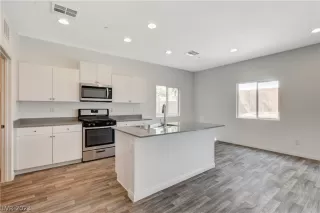 Photo #5: 2472530 Listing 