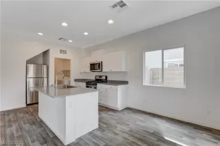 Photo #6: 2472530 Listing 