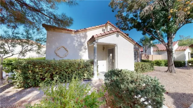 MLS: 2472562 Condo For Sale