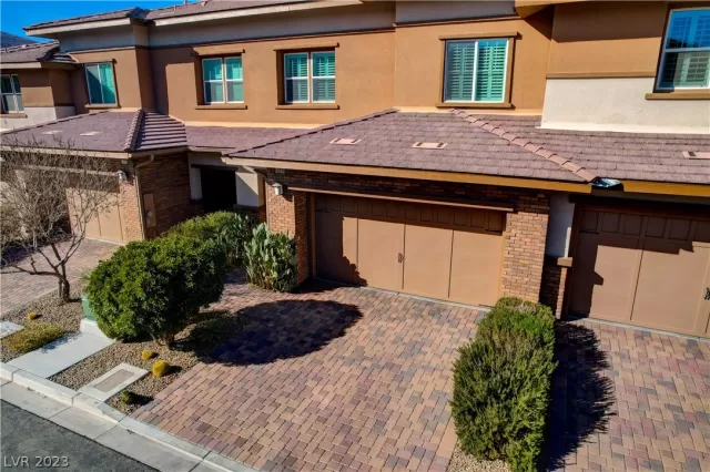 MLS: 2472593 Condo For Sale